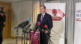 El primer ministro de Irlanda del Norte dimite como protesta por las reglas comerciales del Brexit