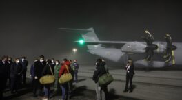 "Abatidos": los tres supervivientes al naufragio del pesquero gallego desembarcan en Santiago