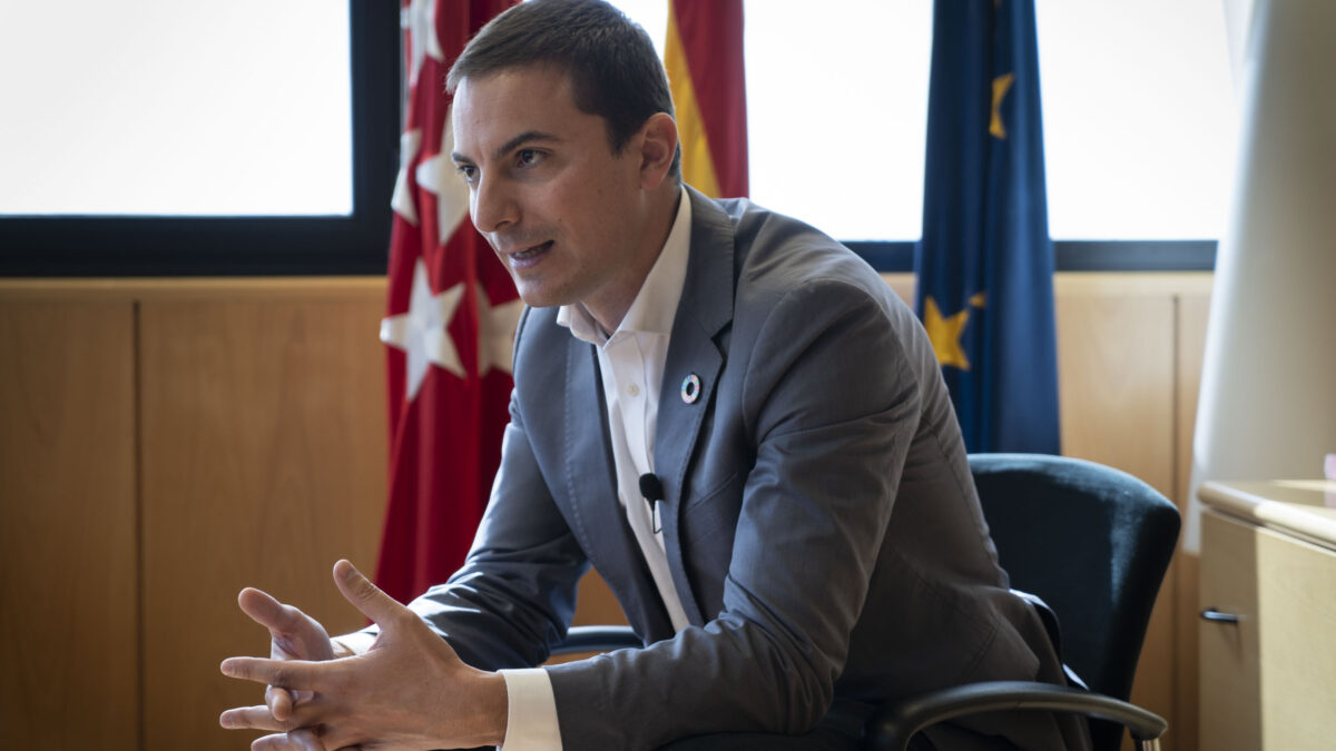 Juan Lobato, secretario general del PSOE-Madrid: «No descarto nada contra Ayuso»