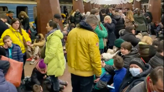 (VÍDEO) El metro de Járkov, refugio de cientos de sus ciudadanos ante los combates