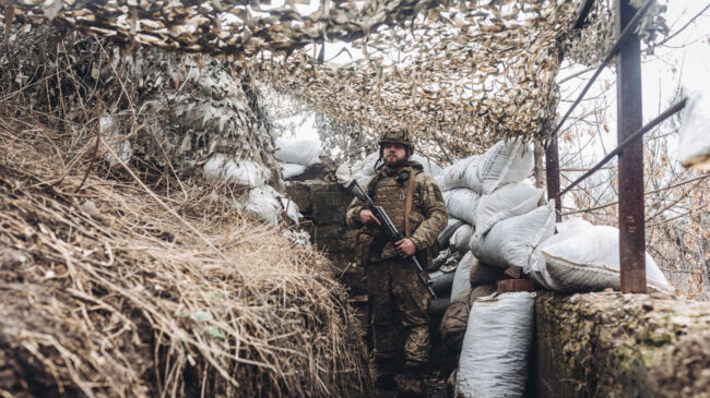 Ucrania y EE.UU. movilizan tropas ante el reconocimiento ruso de la independencia del Donbás