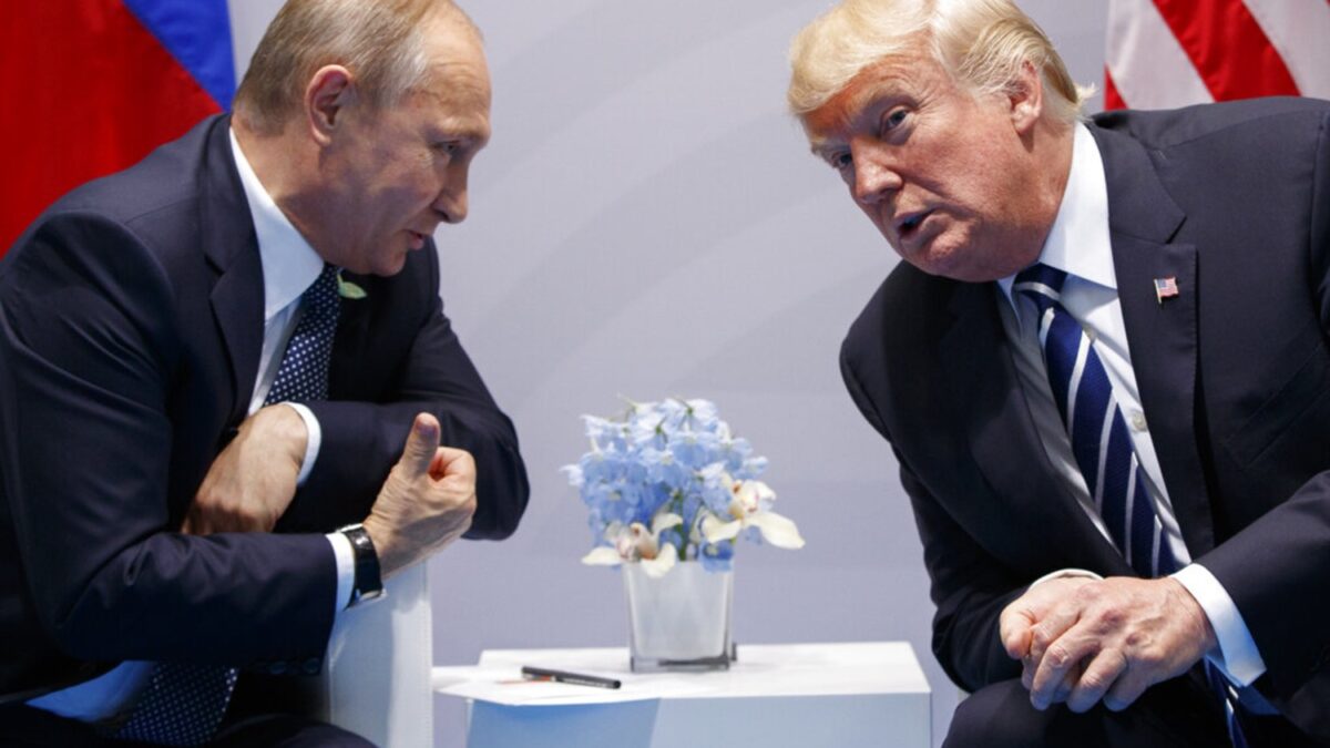 Trump califica de «astuto» el movimiento de Putin en Ucrania y critica la falta de respuesta de Biden