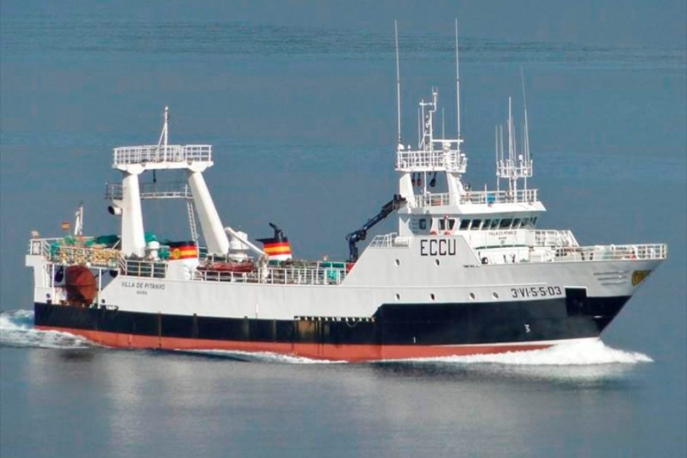 Llegan a puerto los supervivientes y siete fallecidos del pesquero Villa de Pitanxo