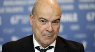 Personalidades de la cultura y la política firman un manifiesto a favor de Izquierda Española