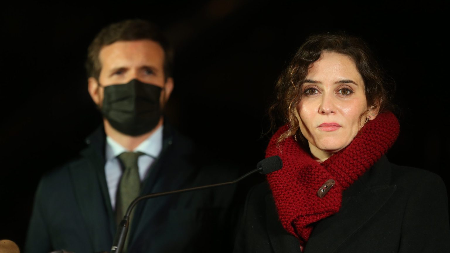 Los fieles de Casado mantienen que no es ético el dinero que ganó el hermano de Ayuso 