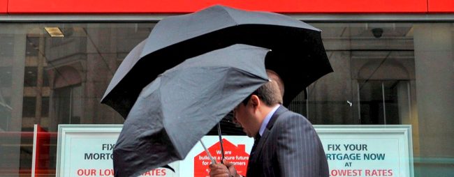 El Santander sufre una pérdida de 400.000 clientes en el último año en España