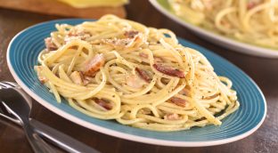 Pasta a la carbonara original: receta, ingredientes y origen de este plato italiano