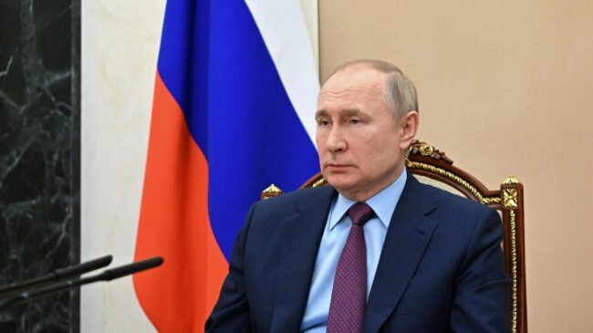 Putin ordena a sus tropas colocar a sus "fuerzas de disuasión" nuclear en "alerta máxima" tras las declaraciones de la OTAN