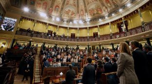 Minuto de silencio en el Congreso por el pesquero gallego naufragado