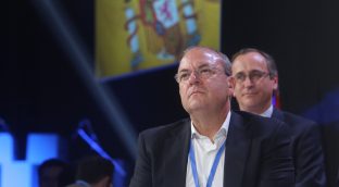 Monago pide «disculpas» ante la «complicada» situación del PP