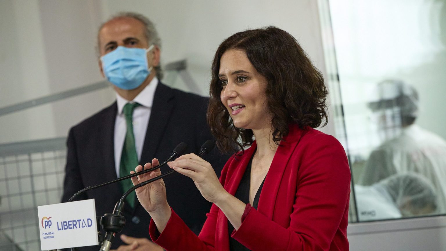 Una firma de vinos obtuvo 17,5 millones por llevar material sanitario a hospitales de Madrid