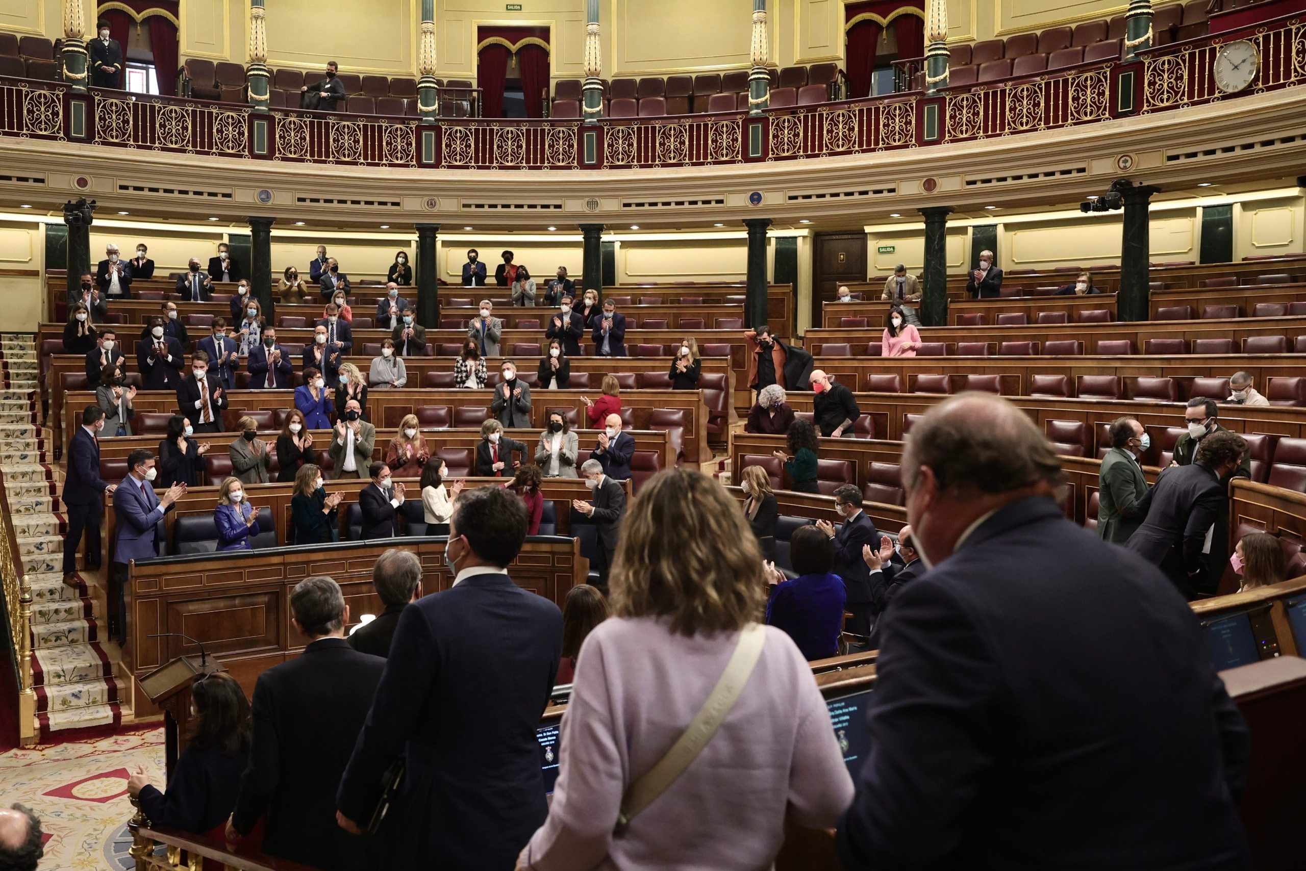 El Gobierno saca adelante el decreto de la mascarilla en exteriores entre críticas de sus socios