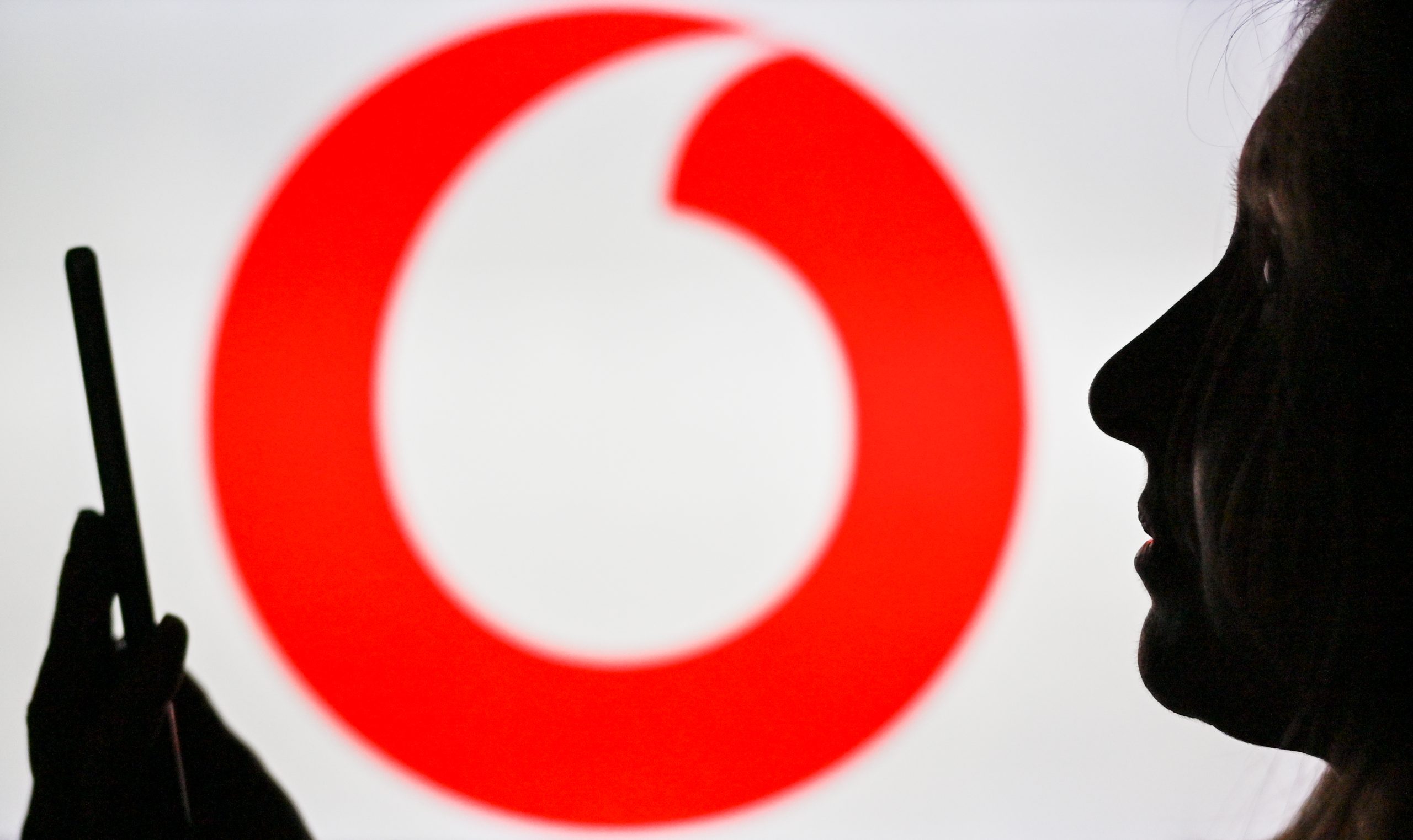 Vodafone, multada con 6.000 euros por llamar a un cliente durante sus horas de descanso