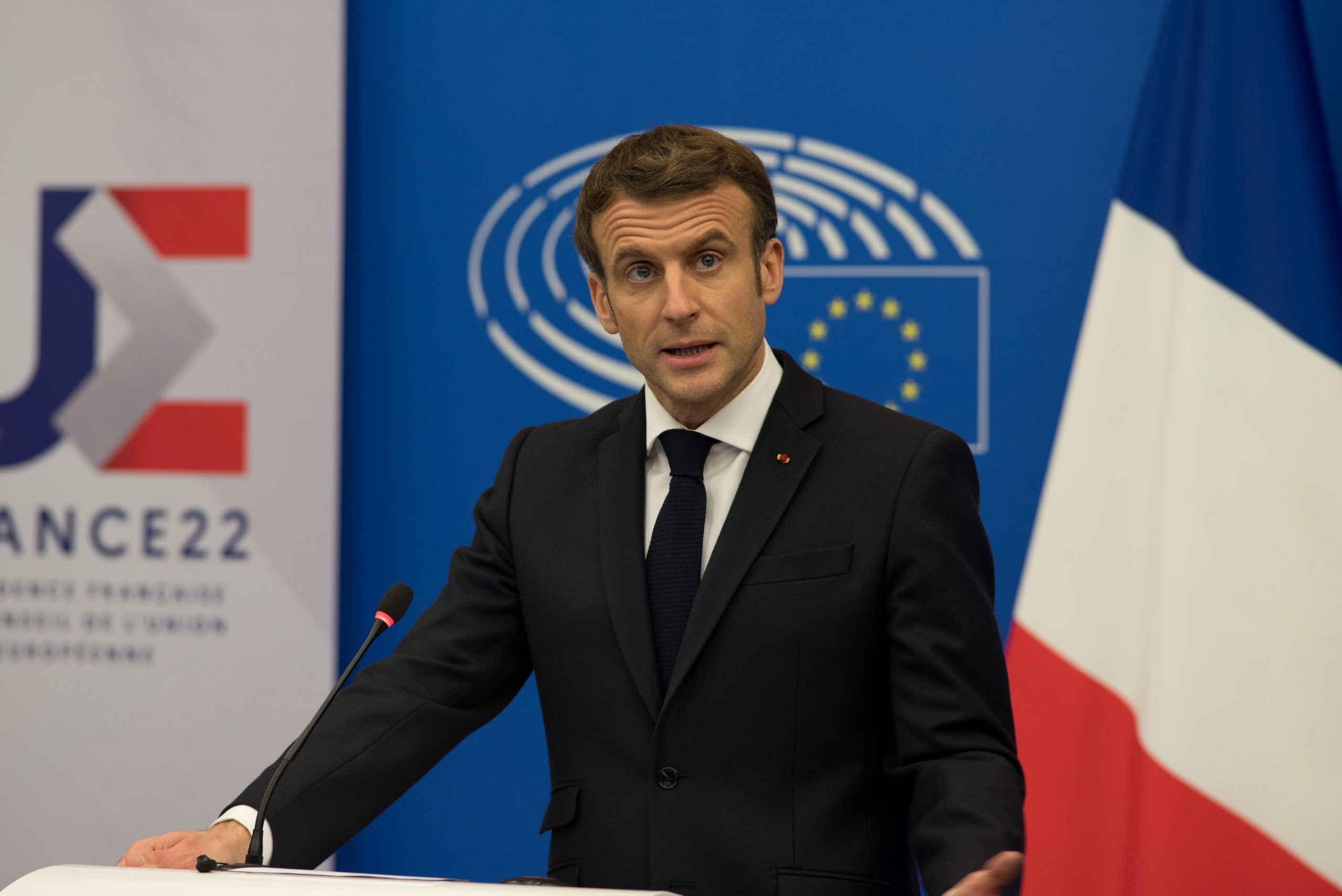 Francia relanza la energía nuclear con un plan para construir 14 reactores