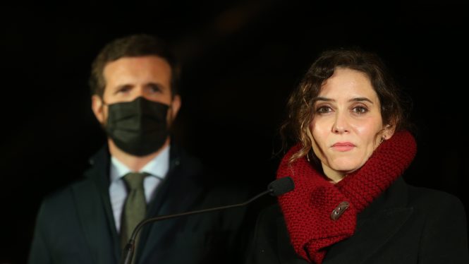 Ni hubo dosier, ni lo pasó Moncloa: el caso Ayuso tiene su origen en gente próxima al PP