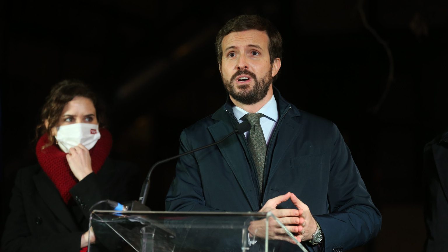 Ni con Ayuso ni con Casado
