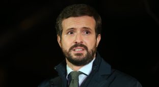 Los fieles a Casado creen que sufrió un «golpe interno» para que el PP pactara con Vox