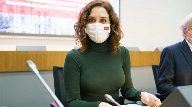 Madrid abre la puerta a que los profesores no usen la mascarilla en espacios cerrados