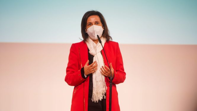 Robles exhibe su respaldo a la OTAN y advierte de que responderá si Putin ataca a un miembro