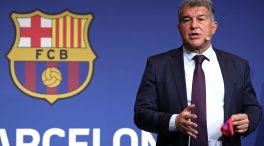 Laporta invita a Puigdemont al partido del Barça en Frankfurt en medio del juicio sobre su entrega