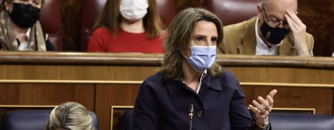 El Gobierno retoma el mecanismo que obligará a las eléctricas a vender energía 'barata' a la industria