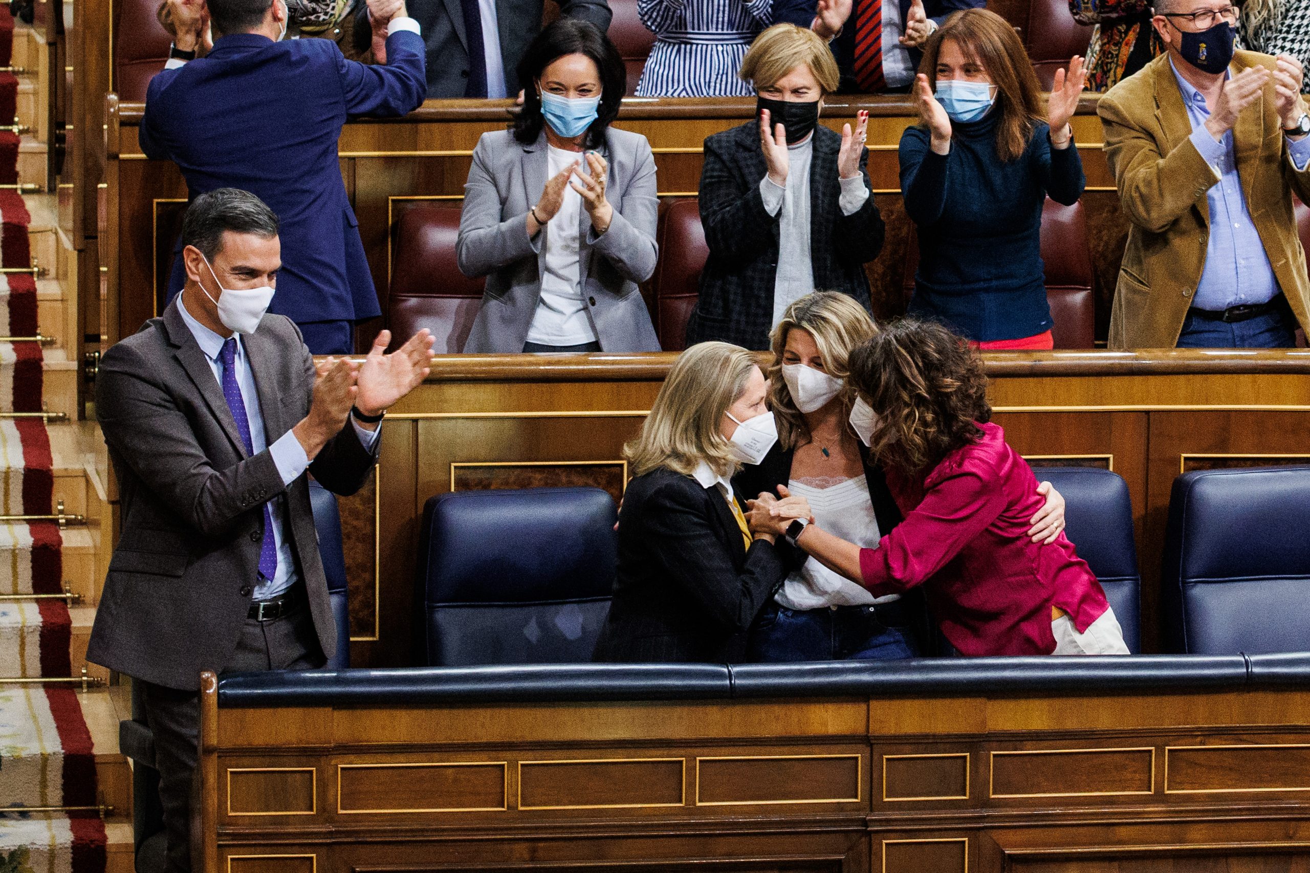 Moncloa atribuye a la «pataleta del PP en el Congreso» la bajada de Mañueco en los sondeos 