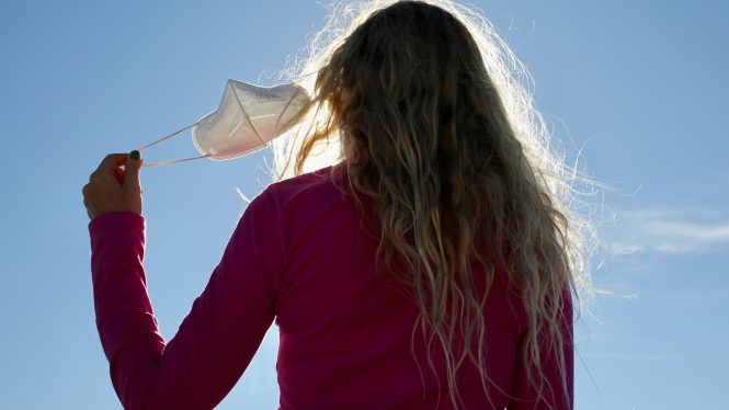 La mascarilla dejará de ser obligatoria en los recreos