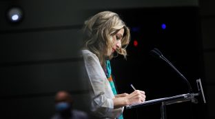 Díaz marca perfil propio respecto a Podemos y afirma que «respetará» la reforma fiscal de Montero