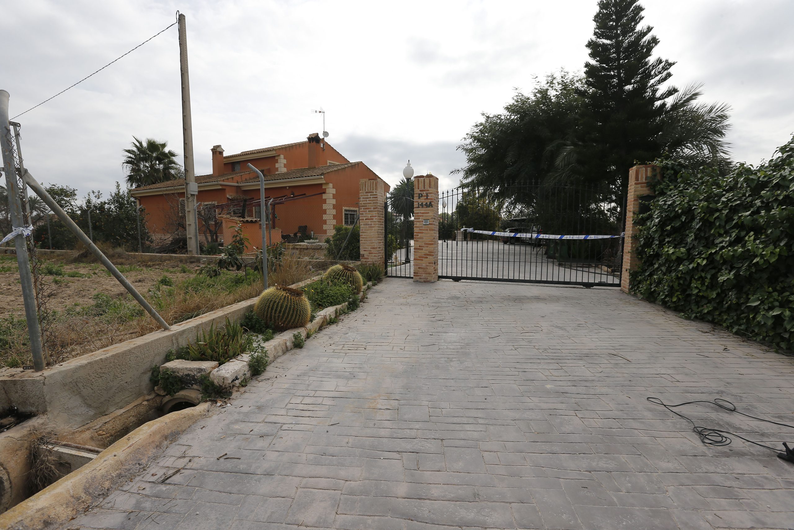 El menor parricida de Elche se hizo pasar por su madre con el móvil para ocultar el crimen