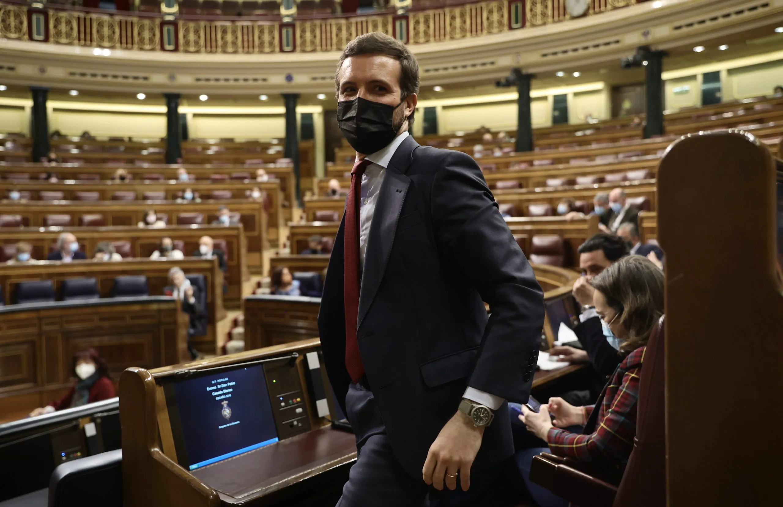Casado pacta con los barones seguir hasta abril a cambio de no presentarse al congreso