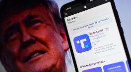 La red social de Trump, Truth Social, cae en Bolsa tras conocerse que venderá sus acciones