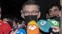 Feijóo dice que salen con un partido normalizado y elogia a Casado