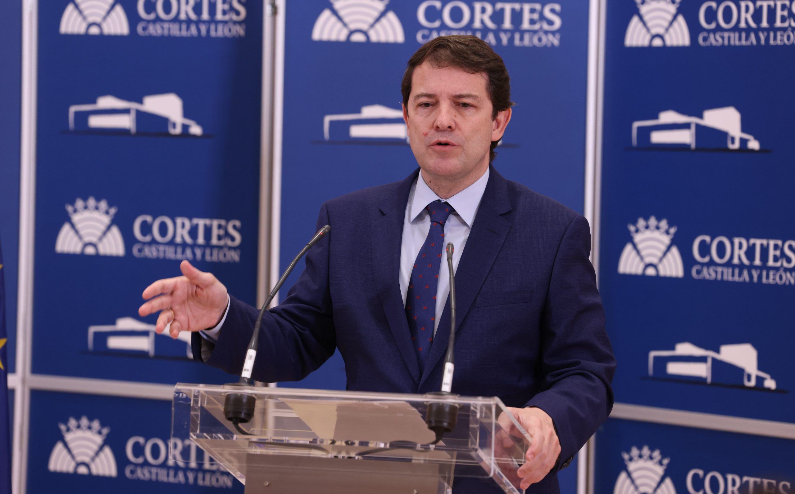 El PP anuncia un pacto de legislatura con Vox para gobernar en Castilla y León