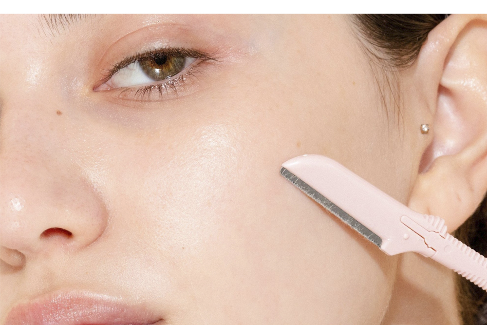 Dermaplaning: la fórmula de exfoliarse el rostro que causa furor en TikTok