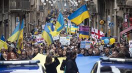 (VÍDEO) España acoge multitudinarias manifestaciones al grito de "no a la guerra" y "Putin fuera"