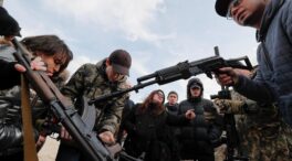Ucrania decide implantar el estado de excepción y permite las armas entre la población