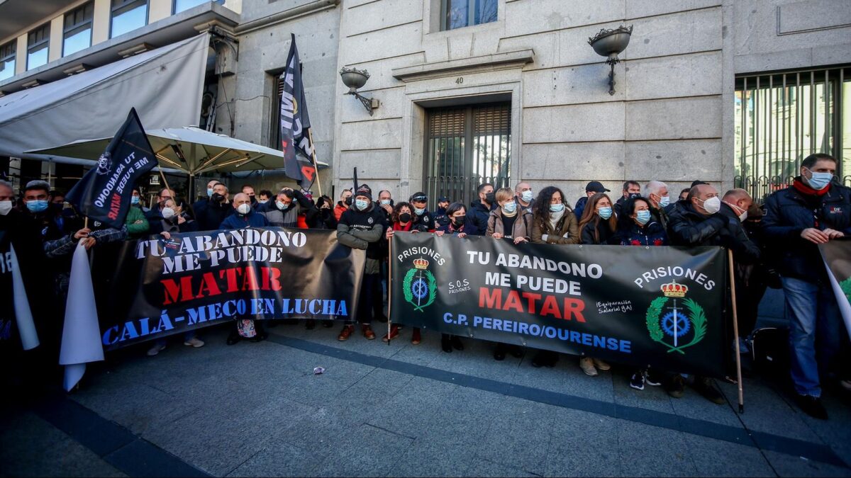 Funcionarios de prisiones piden dimisiones en Interior por el «vergonzoso mercadeo de beneficios» para presos de ETA