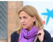 Así ha regresado la infanta Cristina de Abu Dabi: sola, triste y con su alianza de casada