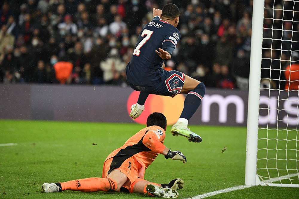 El Real Madrid cae 1-0 ante el PSG con un gol de Mbappé en el último minuto