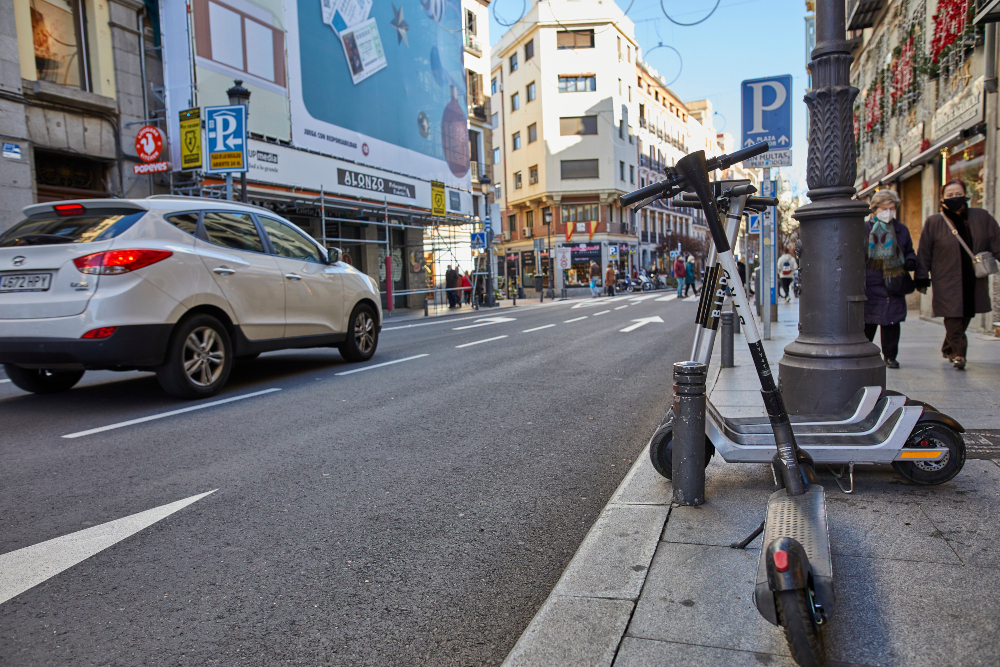 El Ayuntamiento de Madrid pincha la burbuja de los patinetes con unas 350 multas al día