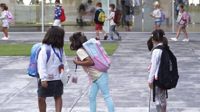 Cataluña suprime las cuarentenas escolares y deja de computar los contagios en colegios