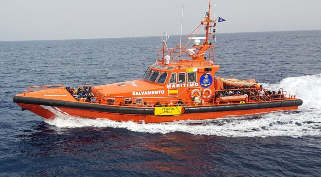 Salvamento traslada a Gran Canaria a más de 140 inmigrantes magrebíes llegados en pateras