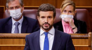 Pablo Casado: «Yo no permitiría a mi hermano cobrar 300 000 euros»