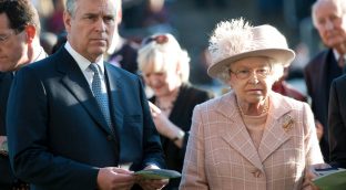 La reina Isabel II podría pagar el acuerdo extrajudicial del príncipe Andrés