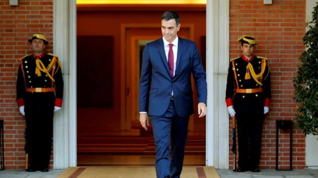 Sánchez anuncia no tener intención de alargar su mandato, fijando las elecciones para diciembre de 2023