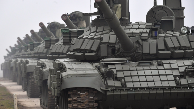 EE.UU. enviará a Ucrania 400 millones de dólares en ayuda militar: 45 tanques soviéticos del modelo T-72