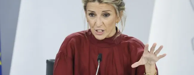 El Gobierno propone elevar el salario mínimo hasta los 996 euros al mes, 31 euros más que en 2021