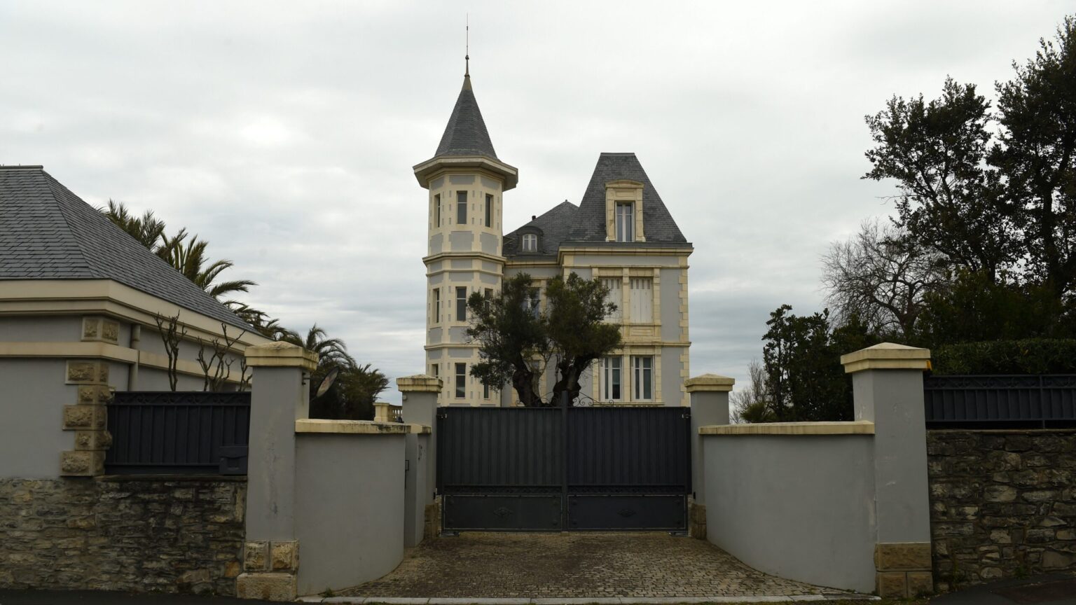 Allanan la vivienda del exyerno de Putin en Biarritz en protesta por la invasión de Ucrania
