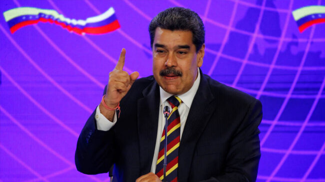 EEUU negocia con Maduro alternativas al petróleo ruso con las sanciones sobre la mesa