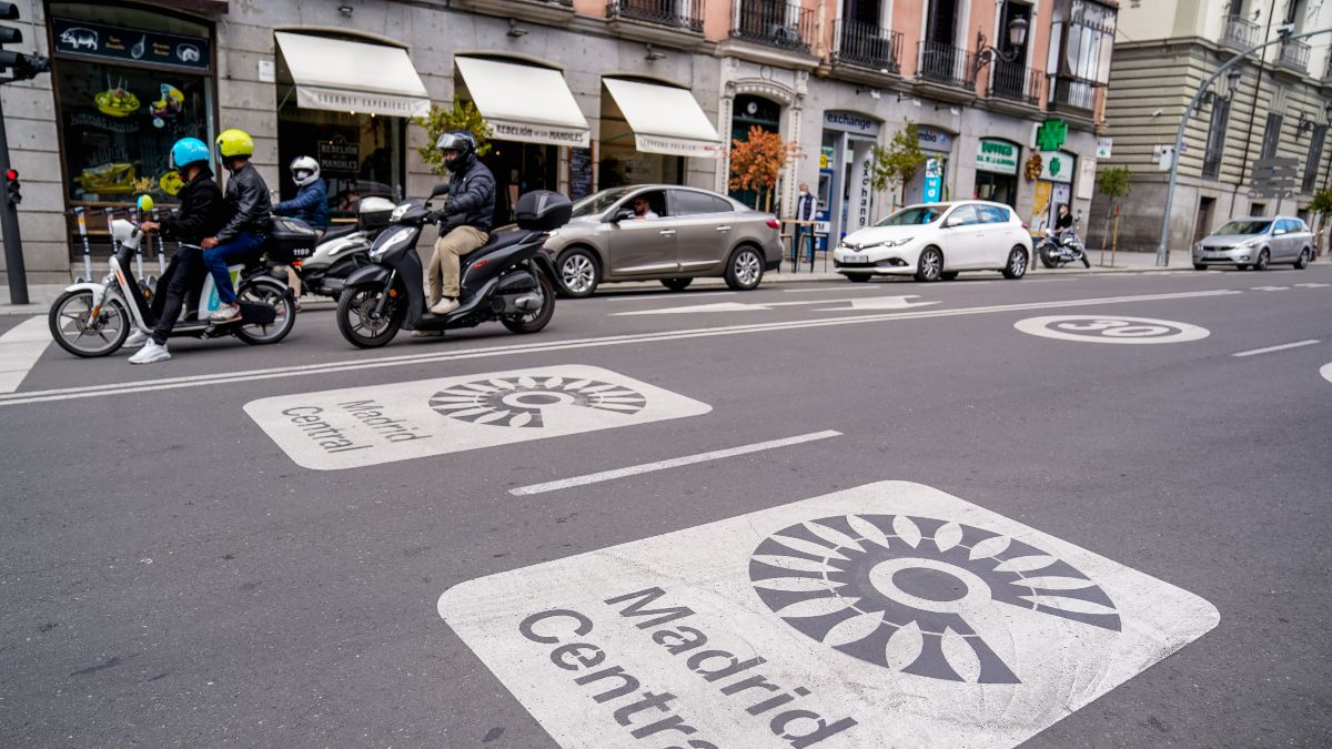 El Gobierno abre la puerta a cobrar por circular con vehículos por el centro de las ciudades